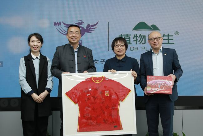 张念:我说的是她的观念与作品本身的衔接不是很理想，但《无穷动》有标志性的价值，在女性电影里，仅就大陆而言。